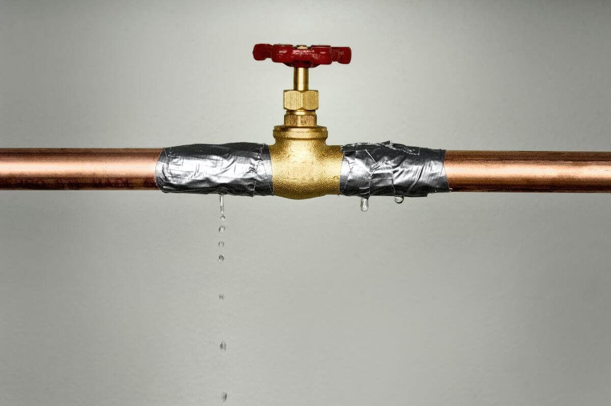 Acoustic leak detection equipment in use against a wall